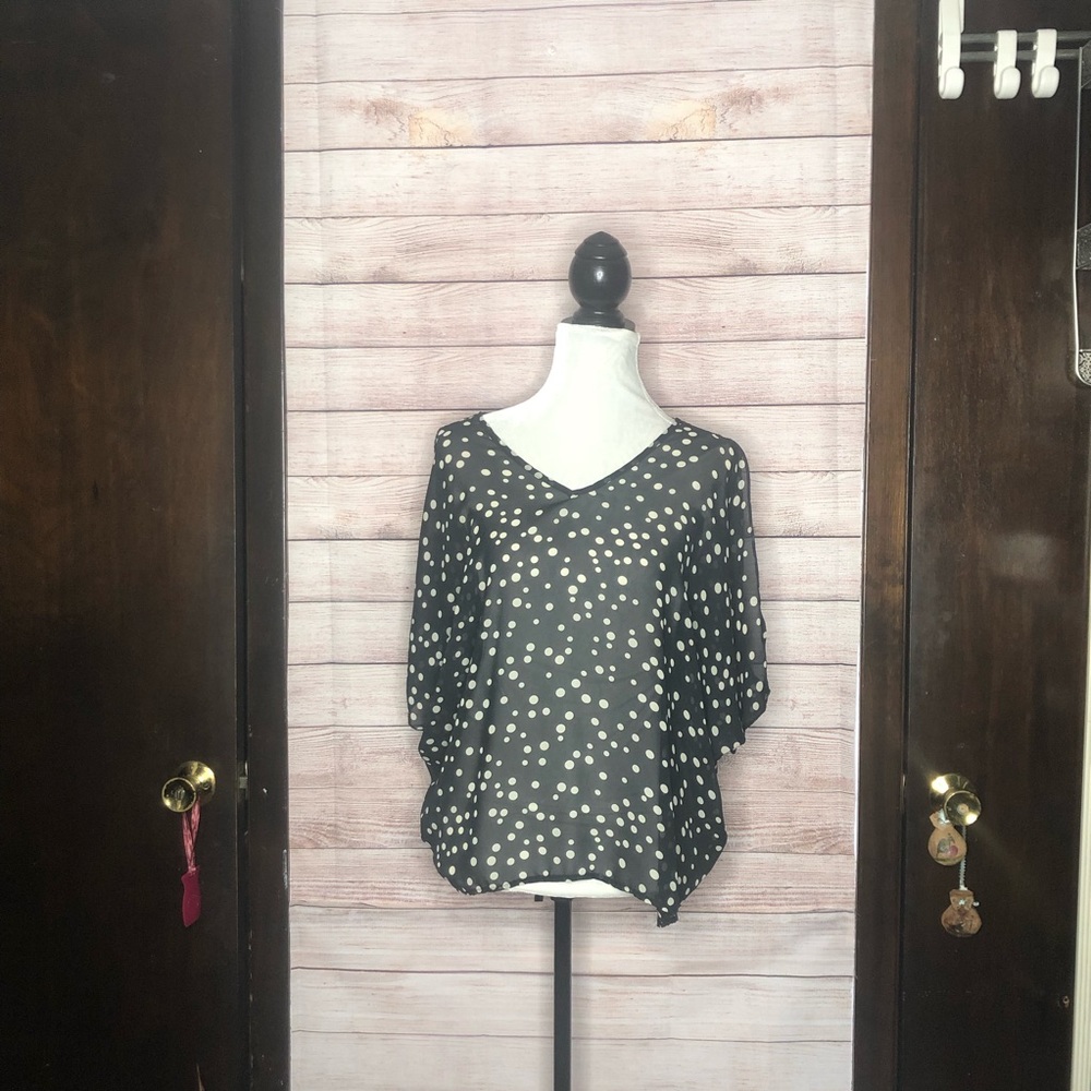 Cold shoulder Polkadot top